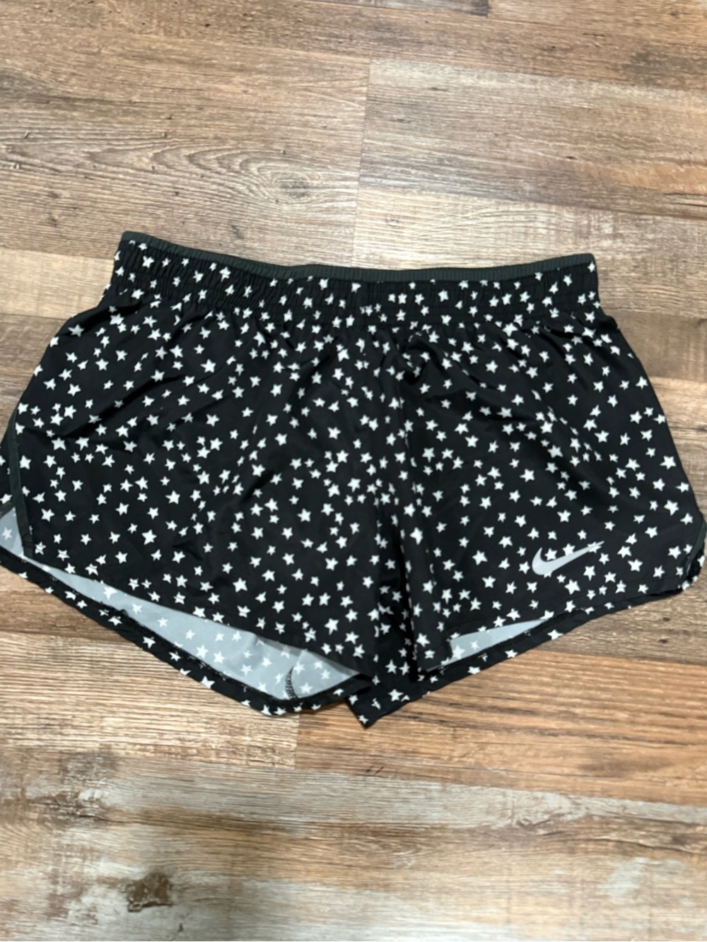 Nike Dri-FIT Tempo Star Print Running Shorts
Size Medium - Picture 2 of 5